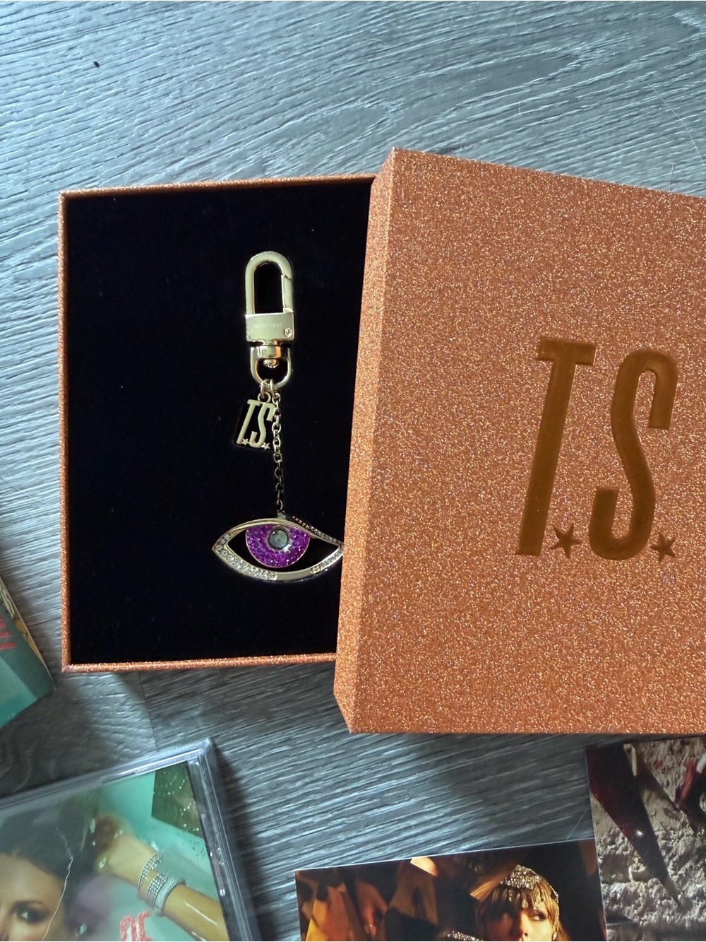 Taylor Swift Orange Glitter CD Gift Set with Violet Eye Keychain - Picture 2 of 2